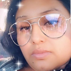 Meet your Posher, Dalia